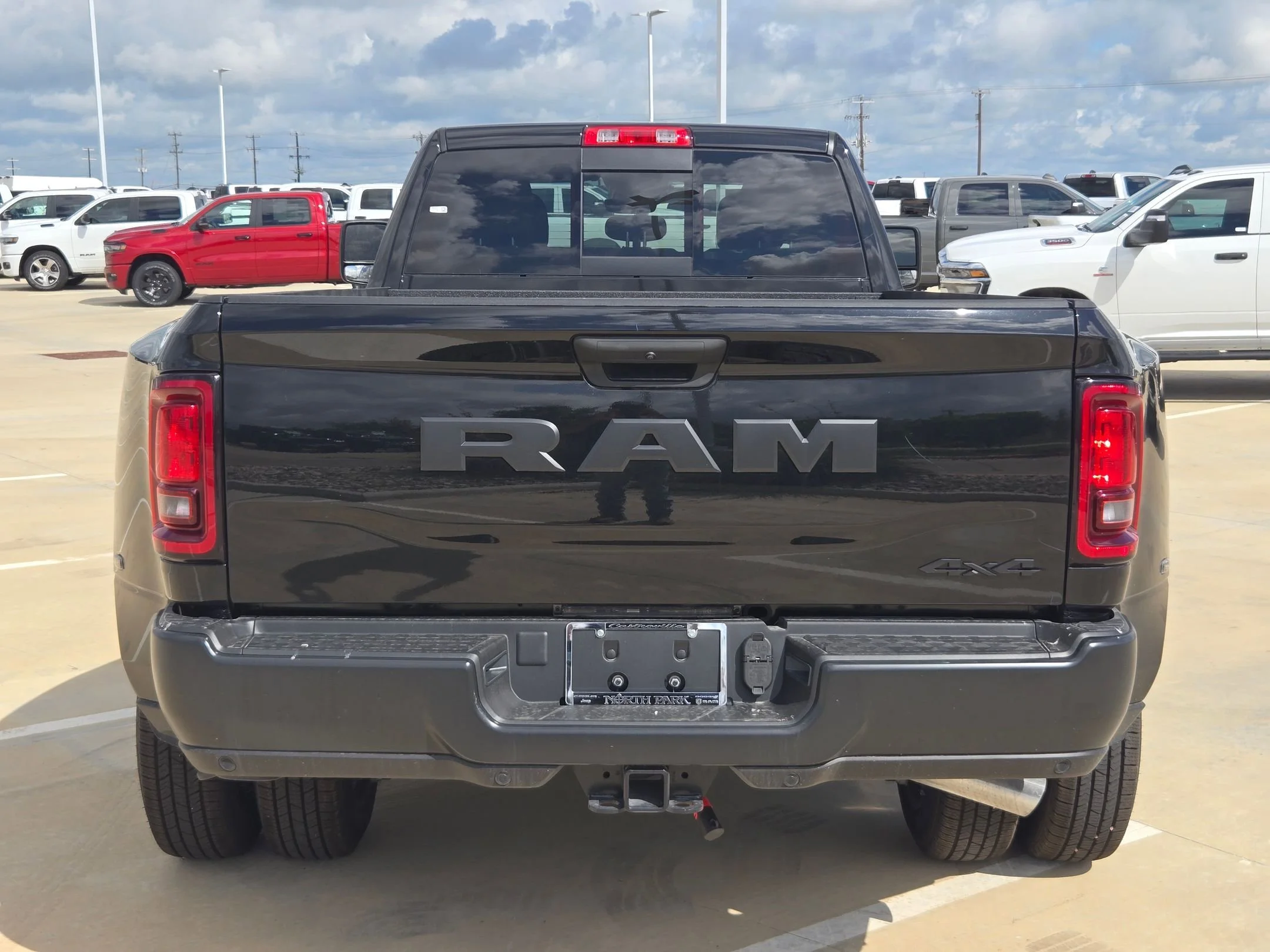 New 2026 Diamond Black Crystal Pearl-Coat Exterior Paint RAM Tradesman image 4