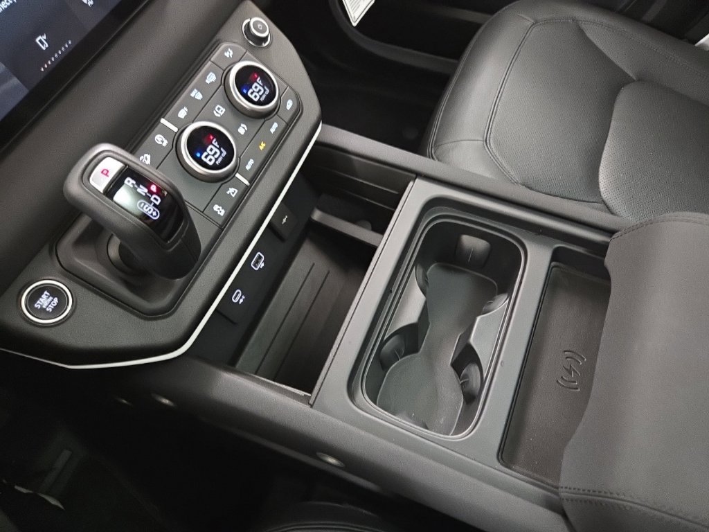 Certified Used 2023 Fuji White Land Rover S image 13