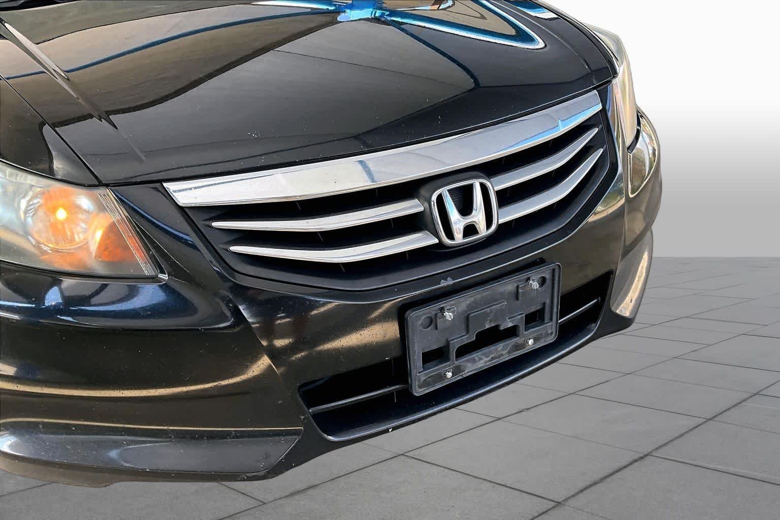 Used 2011 Crystal Black Pearl Honda EX-L image 28