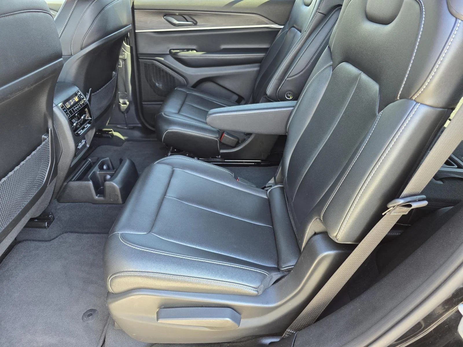 Used 2024 Black Jeep Limited 4x4 image 10
