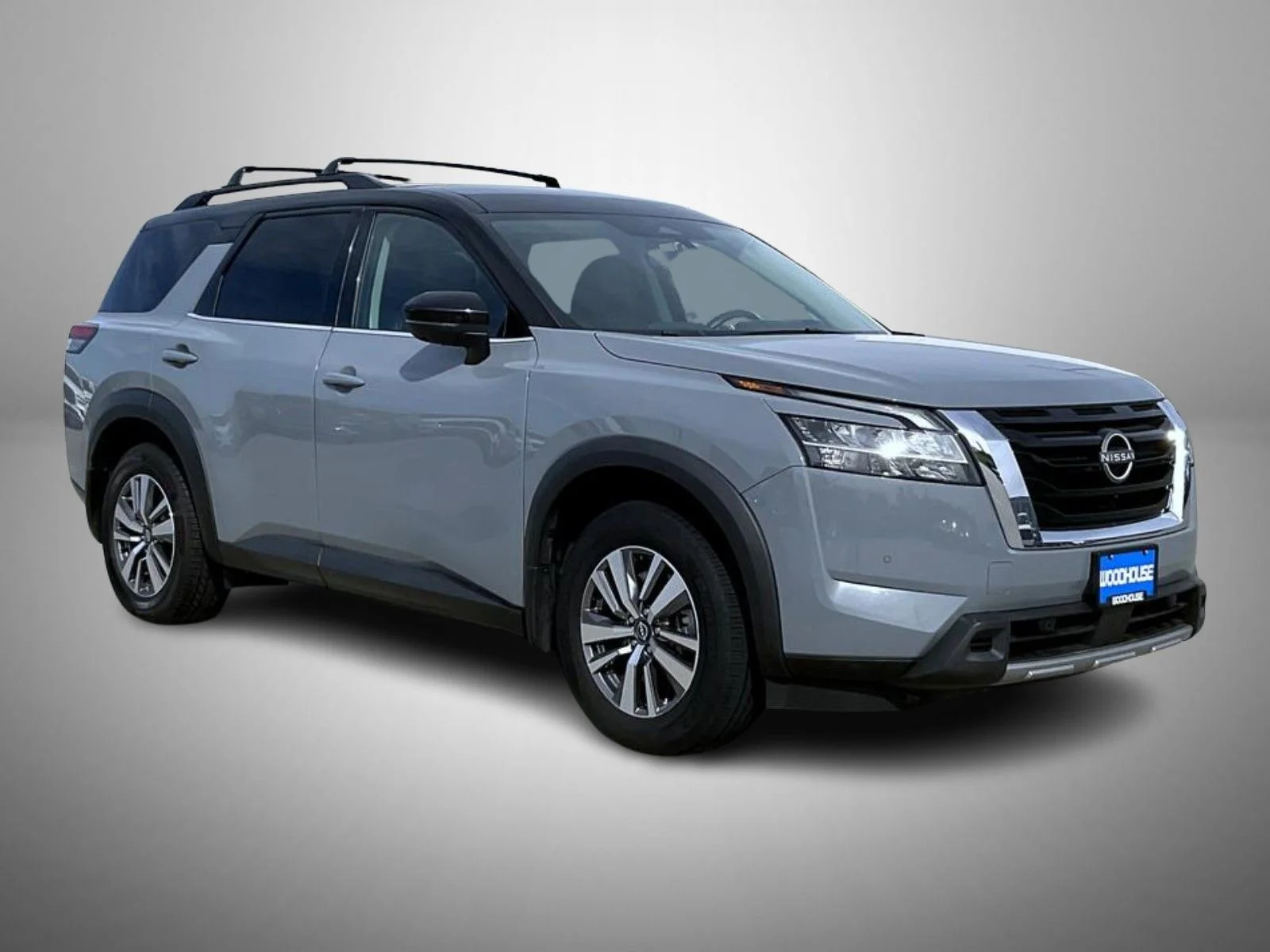Used 2023 Gray Nissan SL image 3