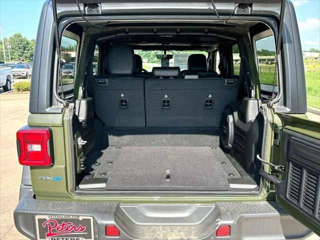 New 2023 Sarge Green Clear-Coat Exterior Paint Jeep Rubicon 4xe image 23