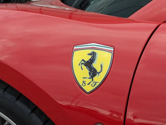 Used 2018  Ferrari Base image 16