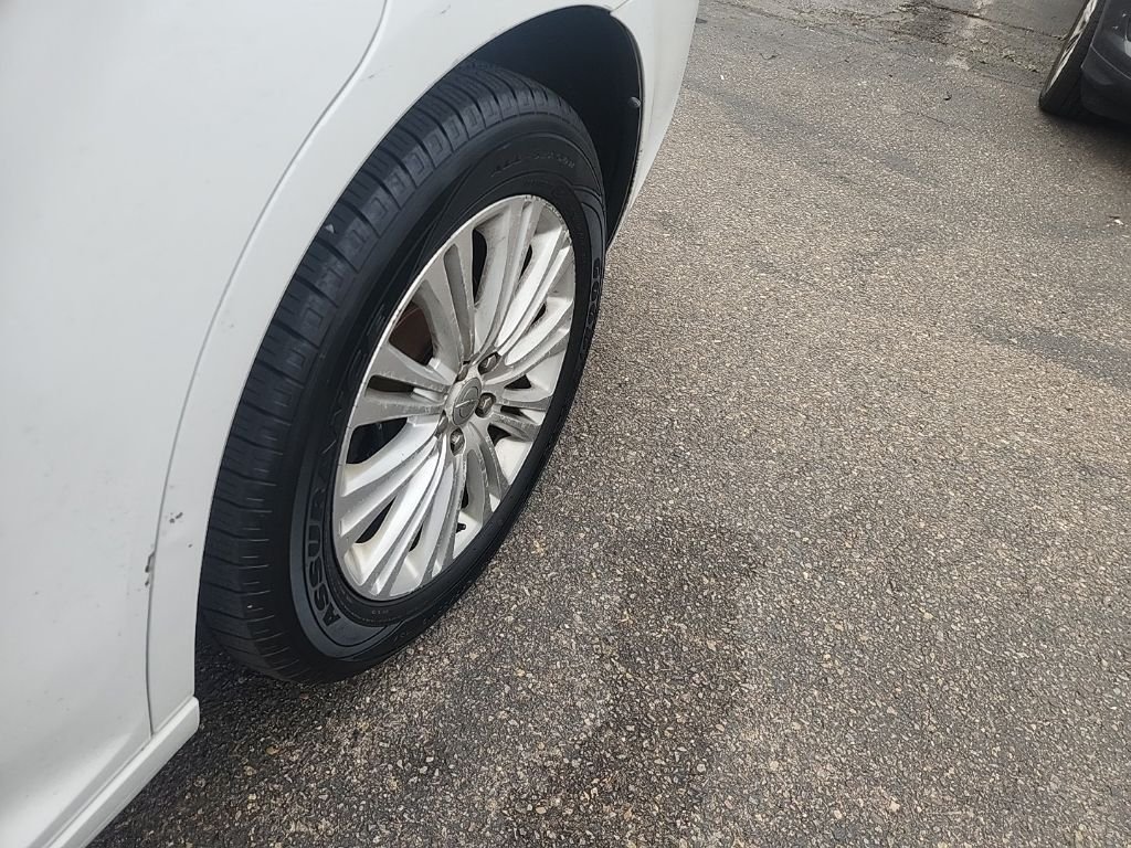 Used 2013 White Chrysler Base image 7