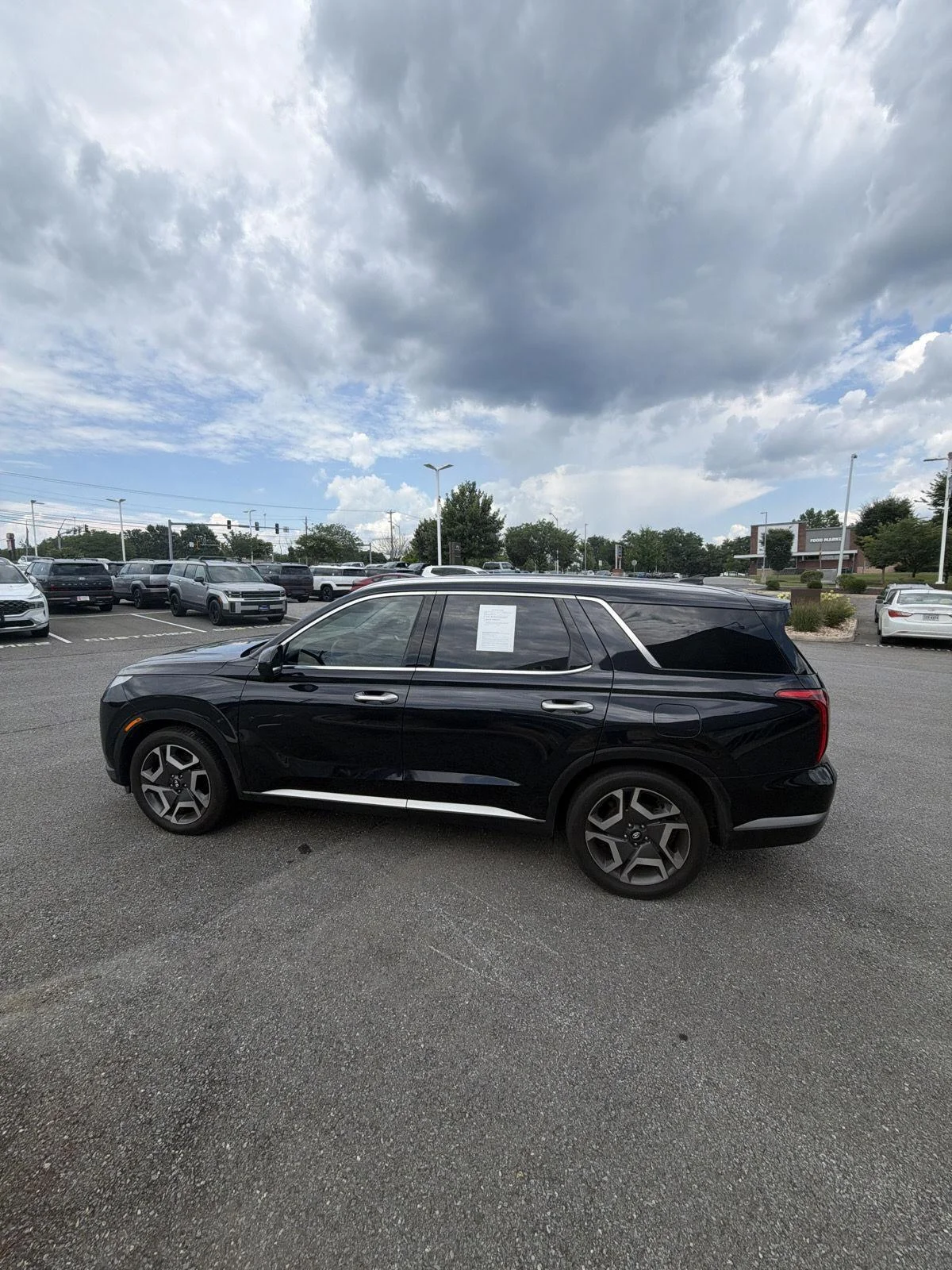 Used 2023 Moonlight Cloud Hyundai SEL image 9