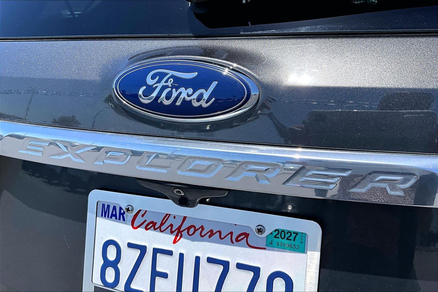 Used 2017 Magnetic Metallic Ford Platinum image 30