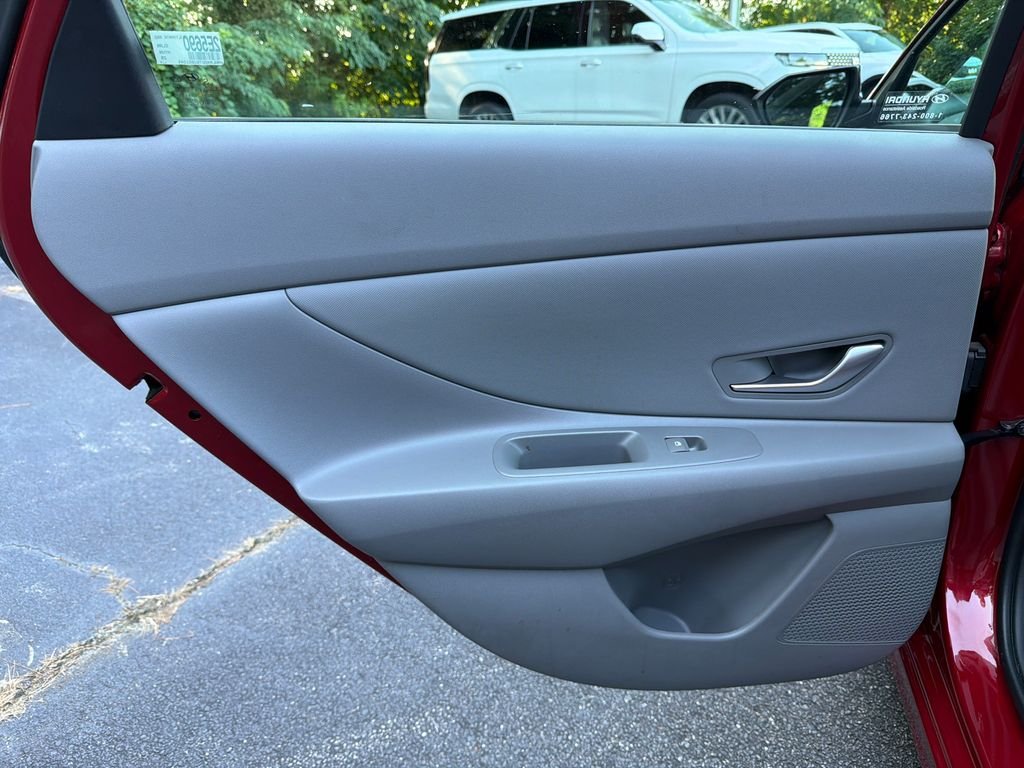 2025 Hyundai Elantra SEL - Photo 21