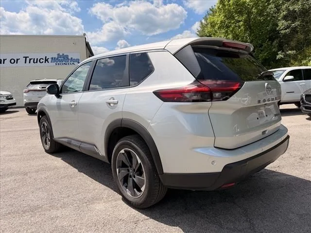 Used 2024 Silver Nissan SV image 7