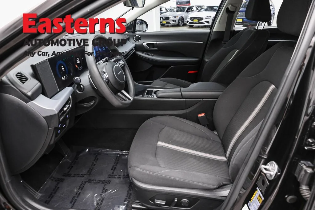 Used 2024 Black Hyundai SEL image 14