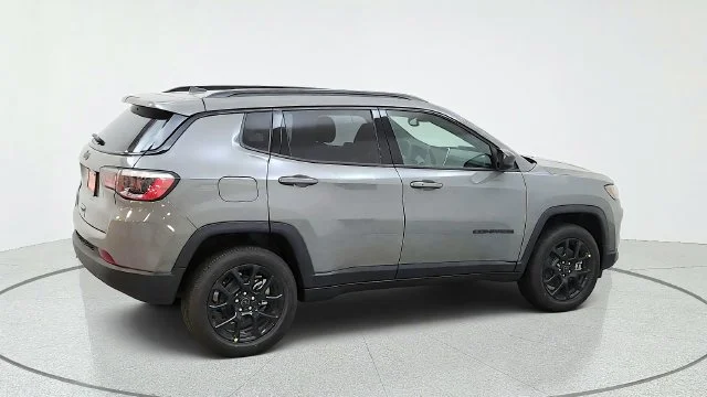 New 2027 Sting-Gray Clear-Coat Paint Jeep Latitude image 12