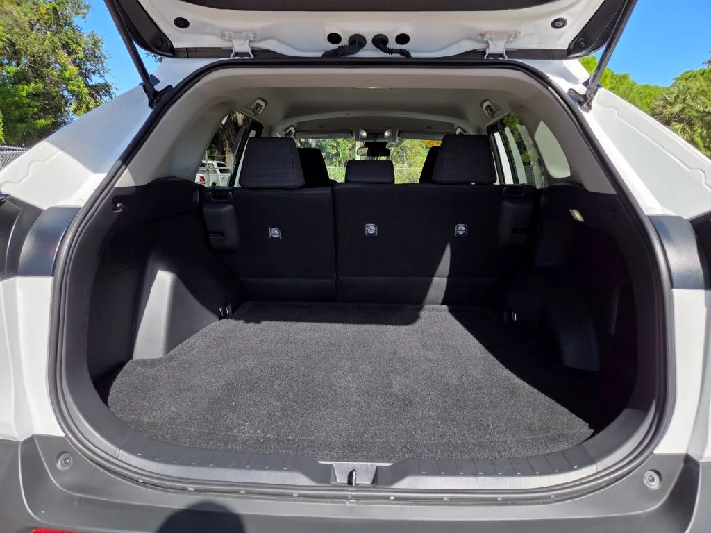 Used 2025 White Toyota LE image 19