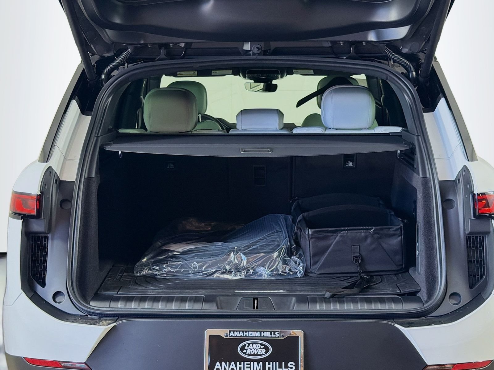 New 2026 Fuji White LAND ROVER SE image 29