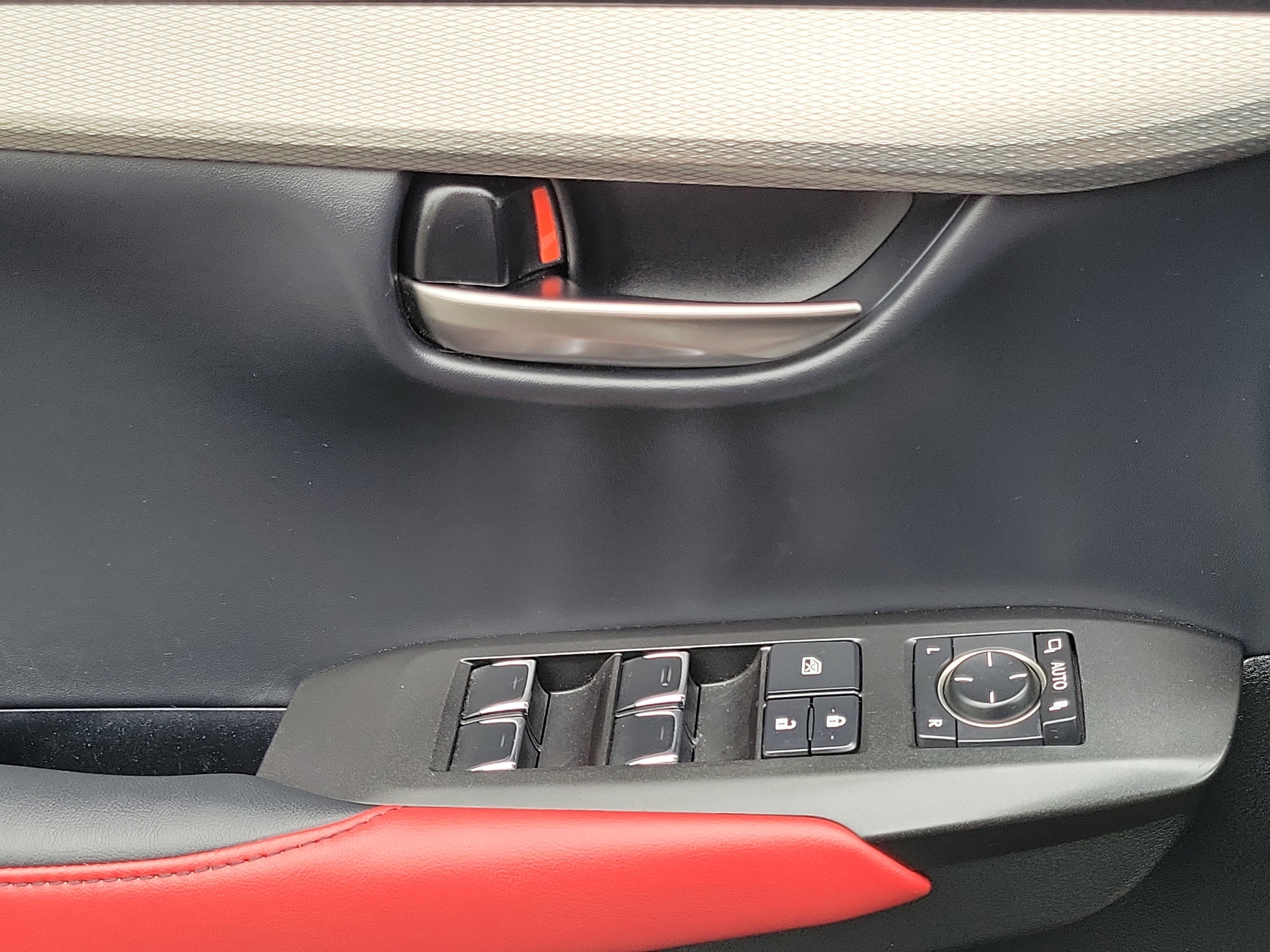 Used 2018 Atomic Silver Lexus  image 15