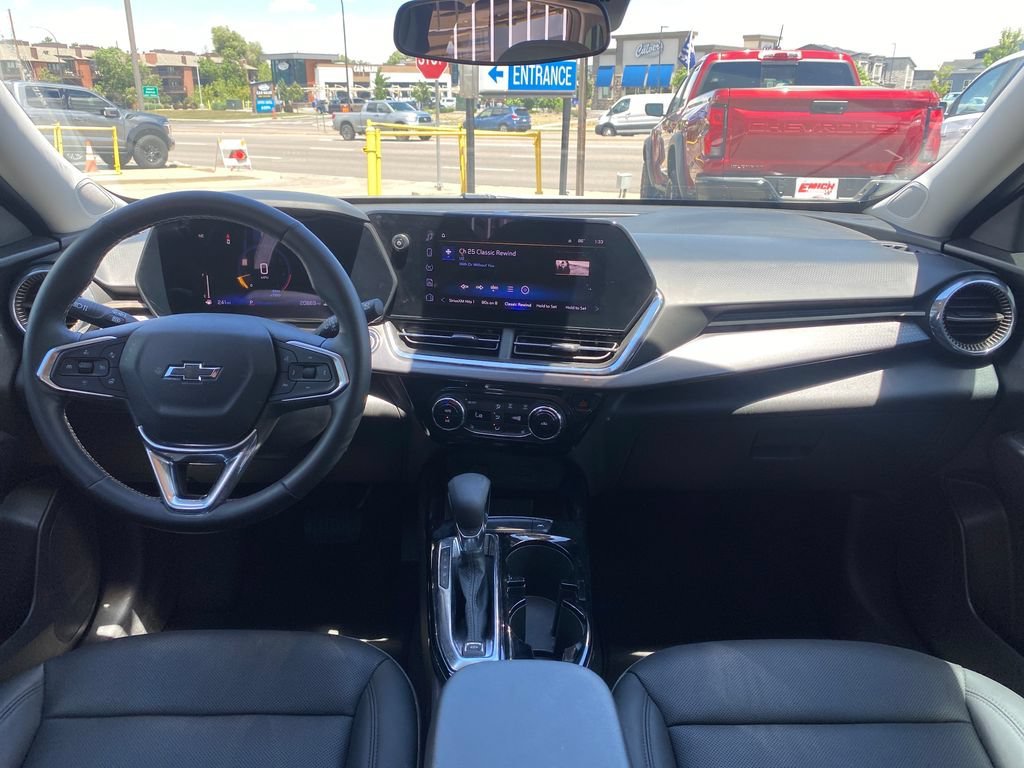 Used 2025 Summit White Chevrolet ACTIV image 12