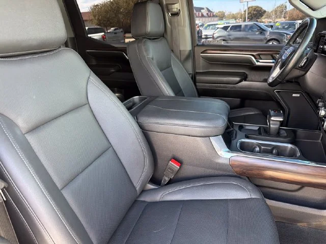 Used 2023 White GMC SLT image 25