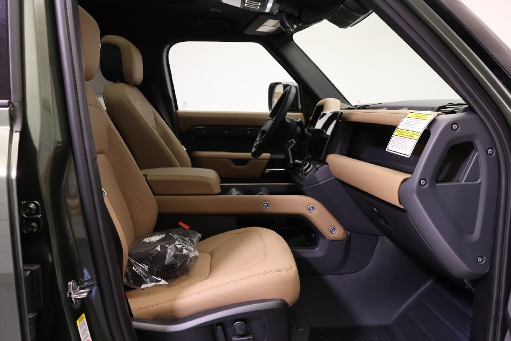 New 2026 Woolstone Green LAND ROVER X-Dynamic SE image 40