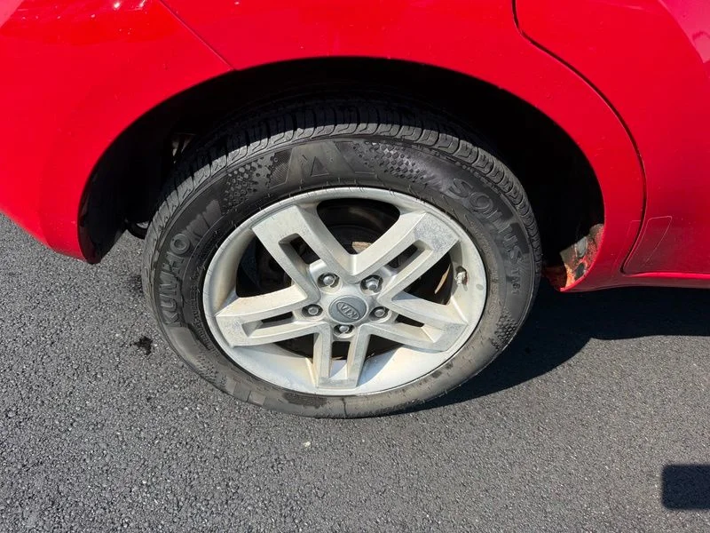 Used 2011 Red Kia Plus image 14