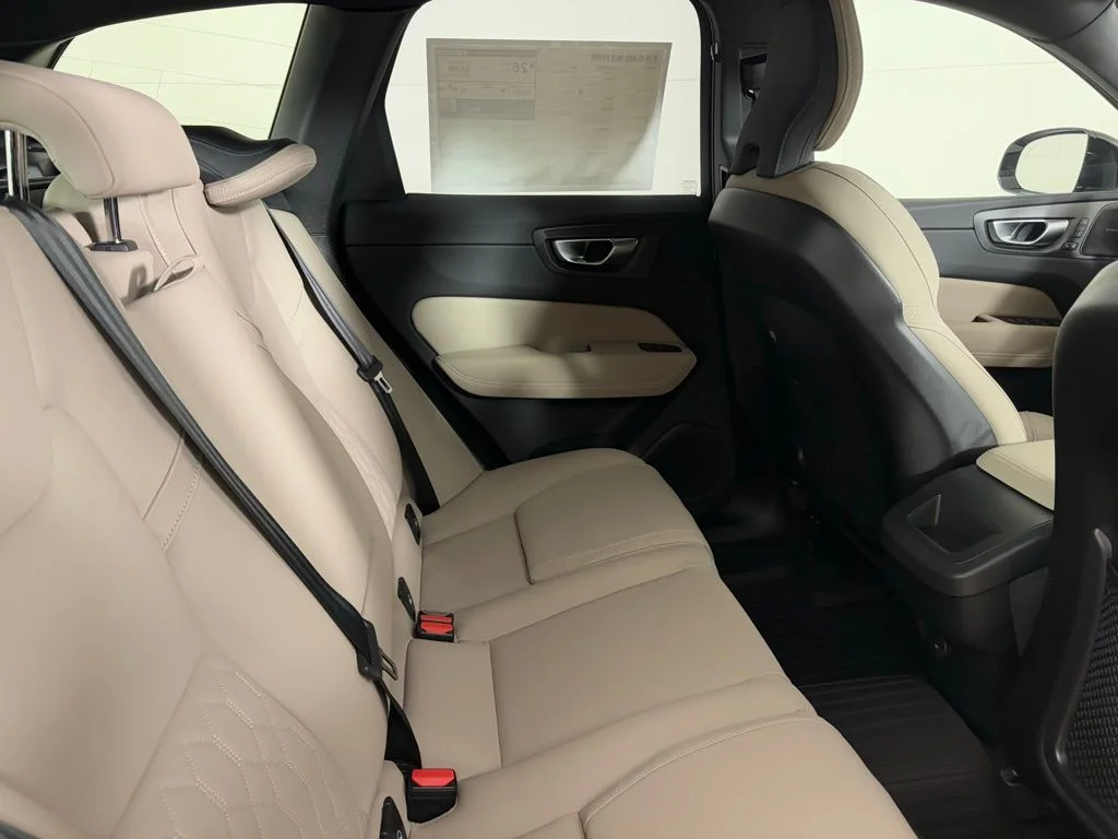 2026 Volvo XC60 Plus - Photo 16