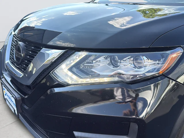 Used 2019 Black Nissan SL image 26
