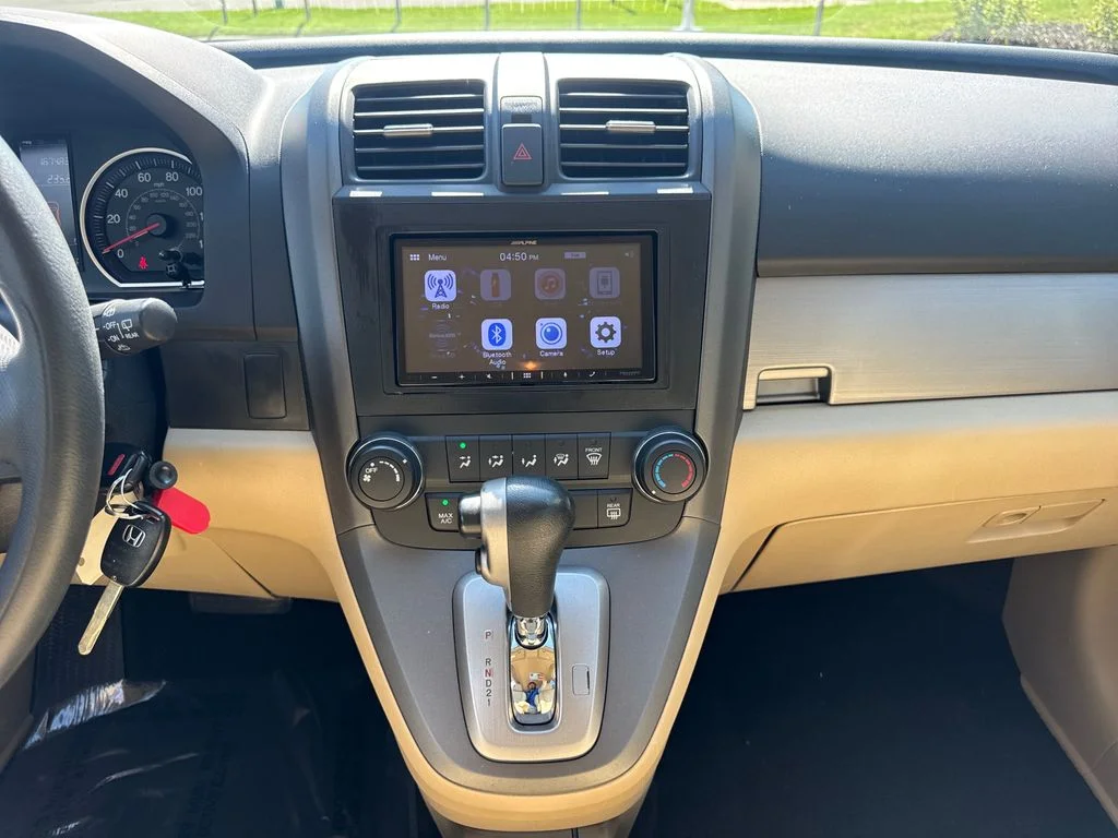 Used 2011 Polished Metal Metallic Honda SE image 18