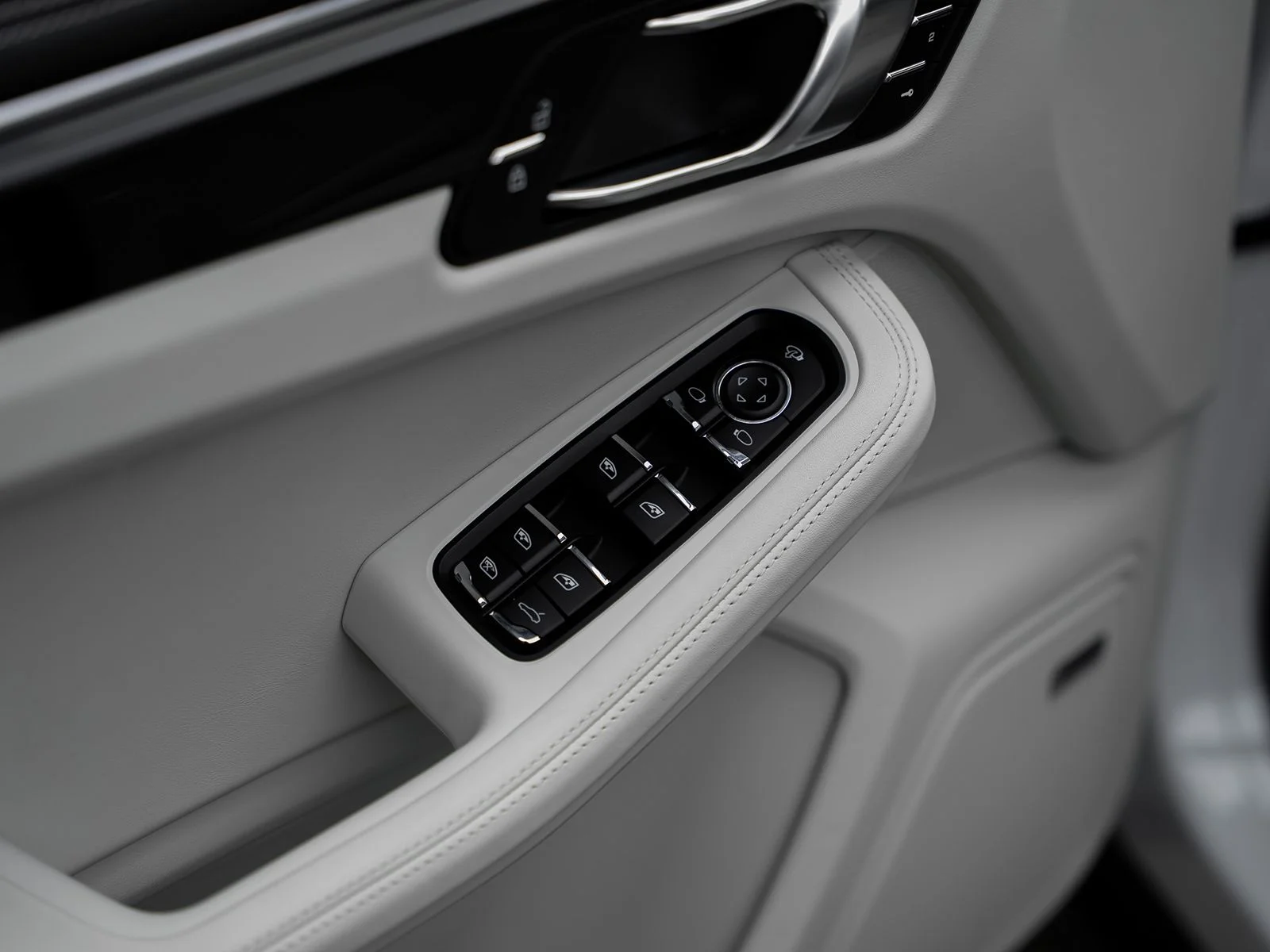 Used 2025 White Porsche Base image 65