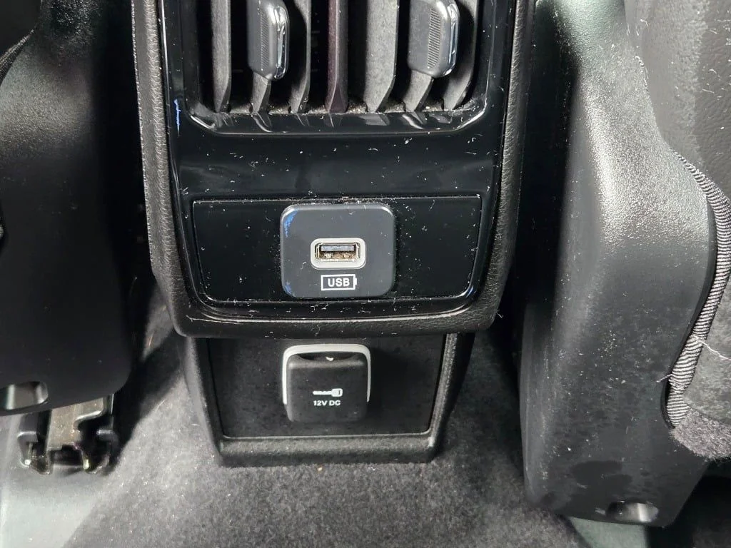 Used 2023 Black Jeep Latitude image 19