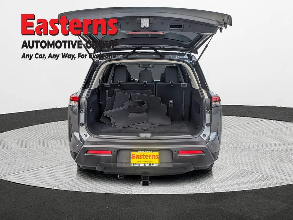 Used 2022 Gray Nissan SV image 16