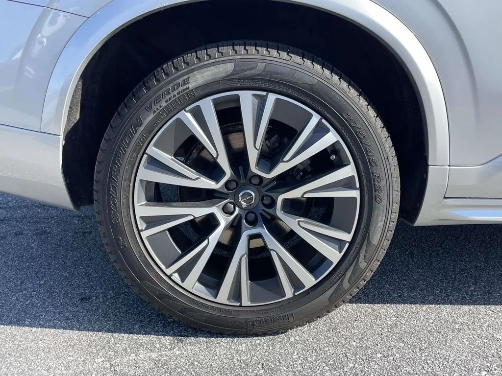 Used 2020 Bright Silver Metallic Volvo Momentum image 31