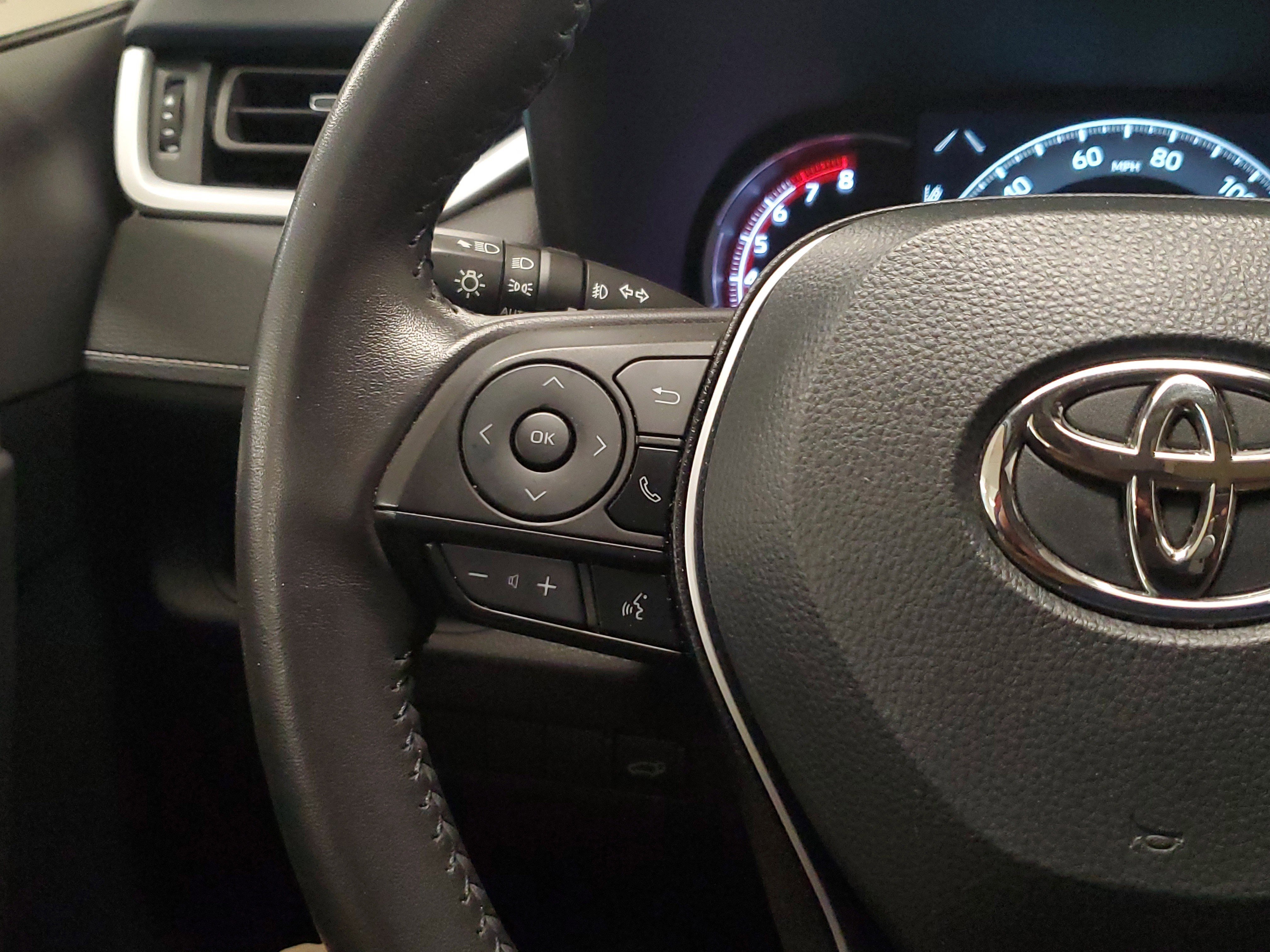 Used 2025 Pearl Toyota XLE Premium image 25