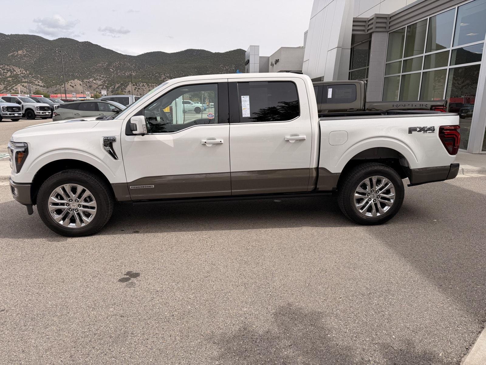 Used 2025 Star White Metallic Tri-Coat/Marsh Gray Ford King Ranch image 2