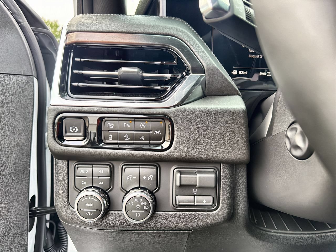 2026 GMC Yukon Denali - Photo 15