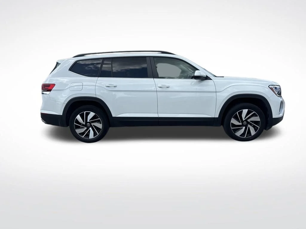 Used 2024 White Volkswagen 2.0T SE w/Technology image 4