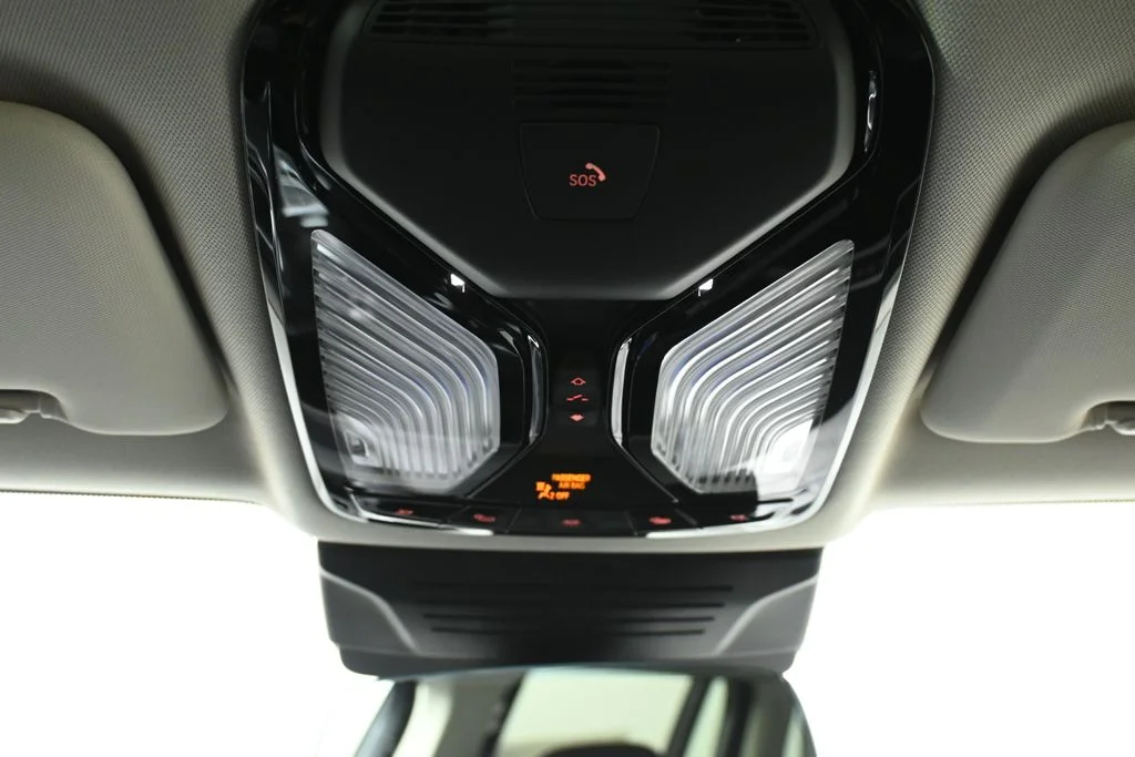 Used 2027 White BMW xDrive40i image 21