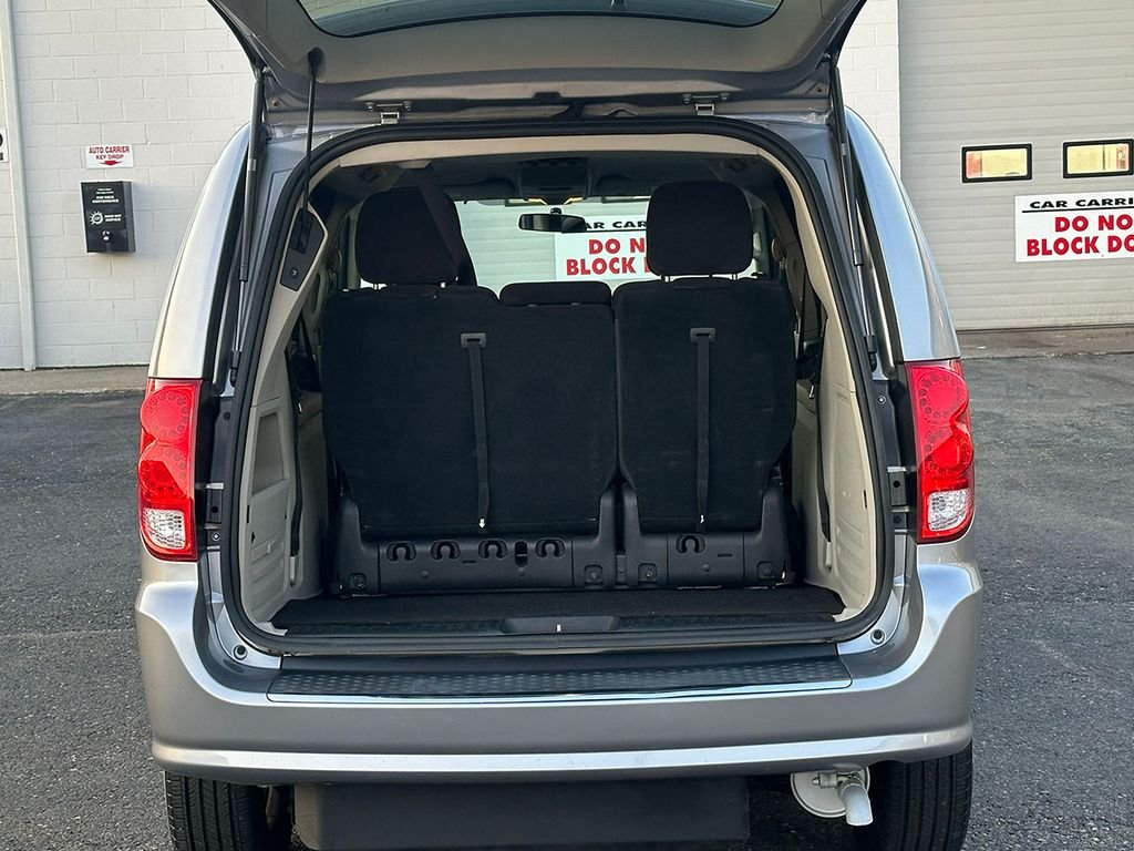 Used 2014 Silver Dodge Wheelchair Accessible- SXT image 11