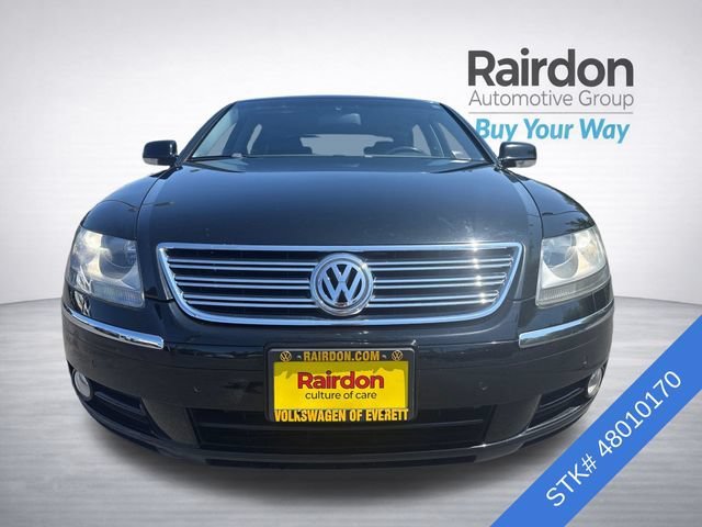 Used 2004 Black Volkswagen V8 image 2