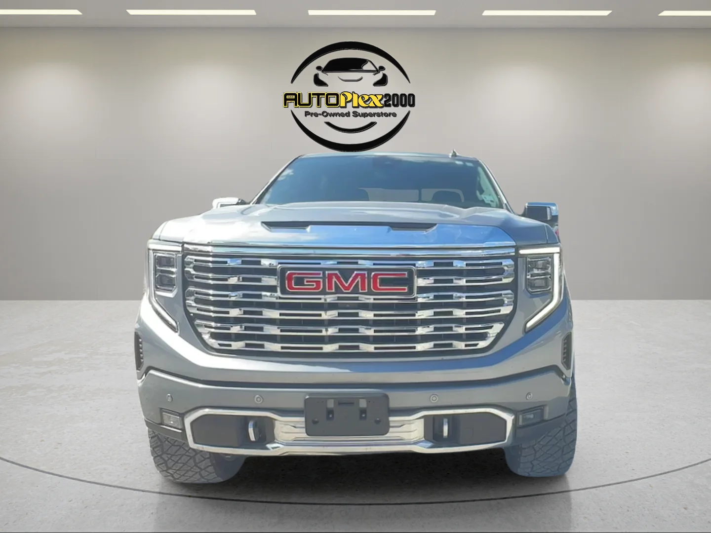 Used 2024 Silver GMC Denali image 2