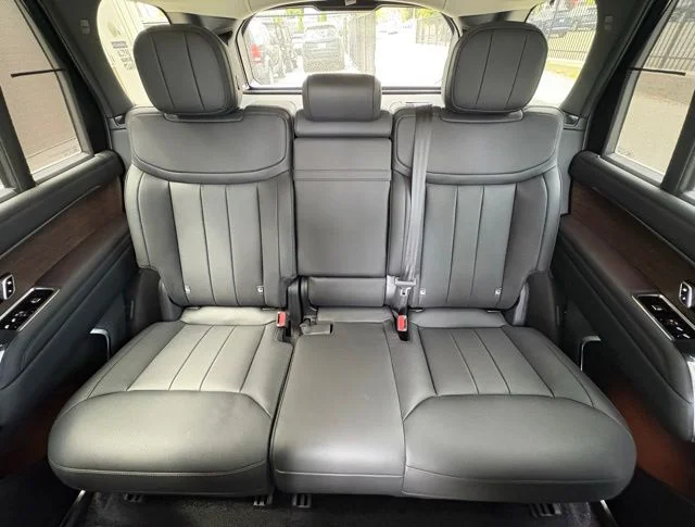 Used 2025 White Land Rover SE image 18