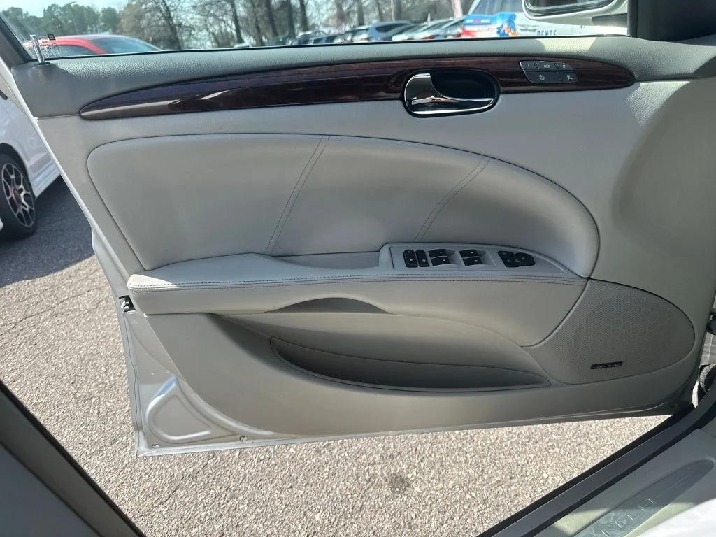 Used 2010 Silver Buick CXL Premium image 29