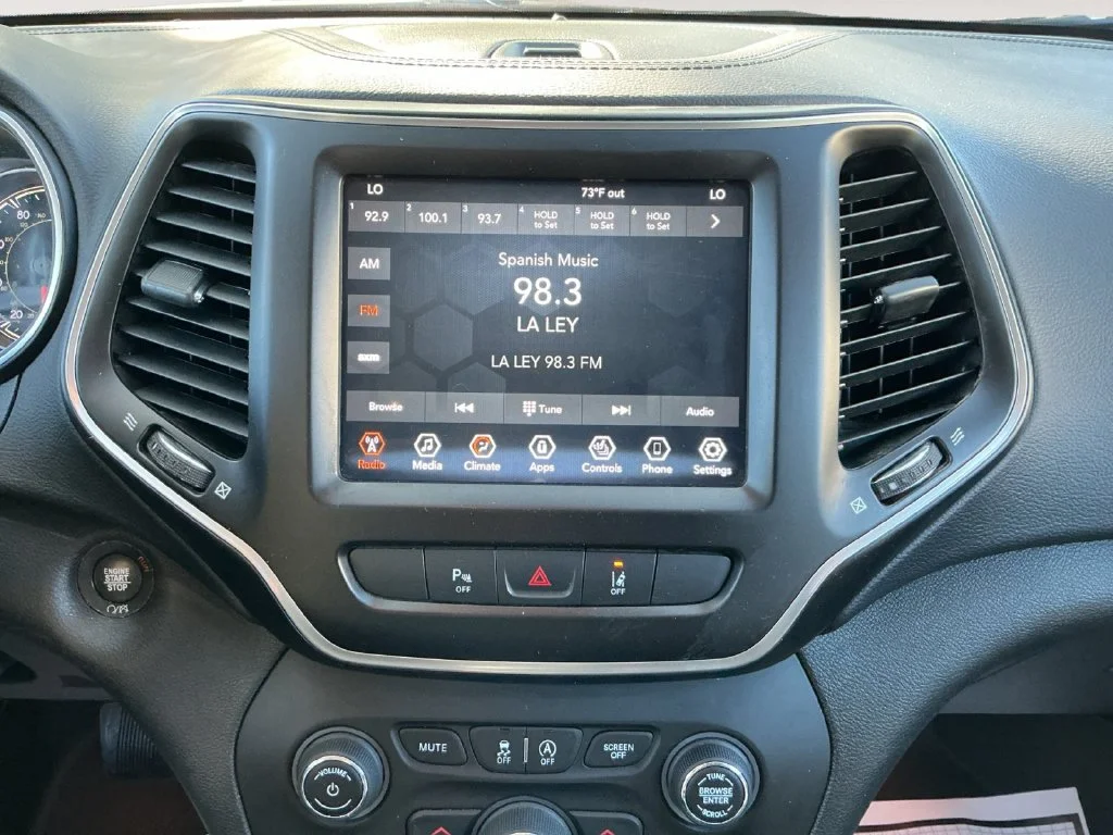 Used 2021 White Jeep Latitude Lux image 14