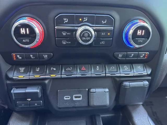 Used 2022 White GMC Denali image 24