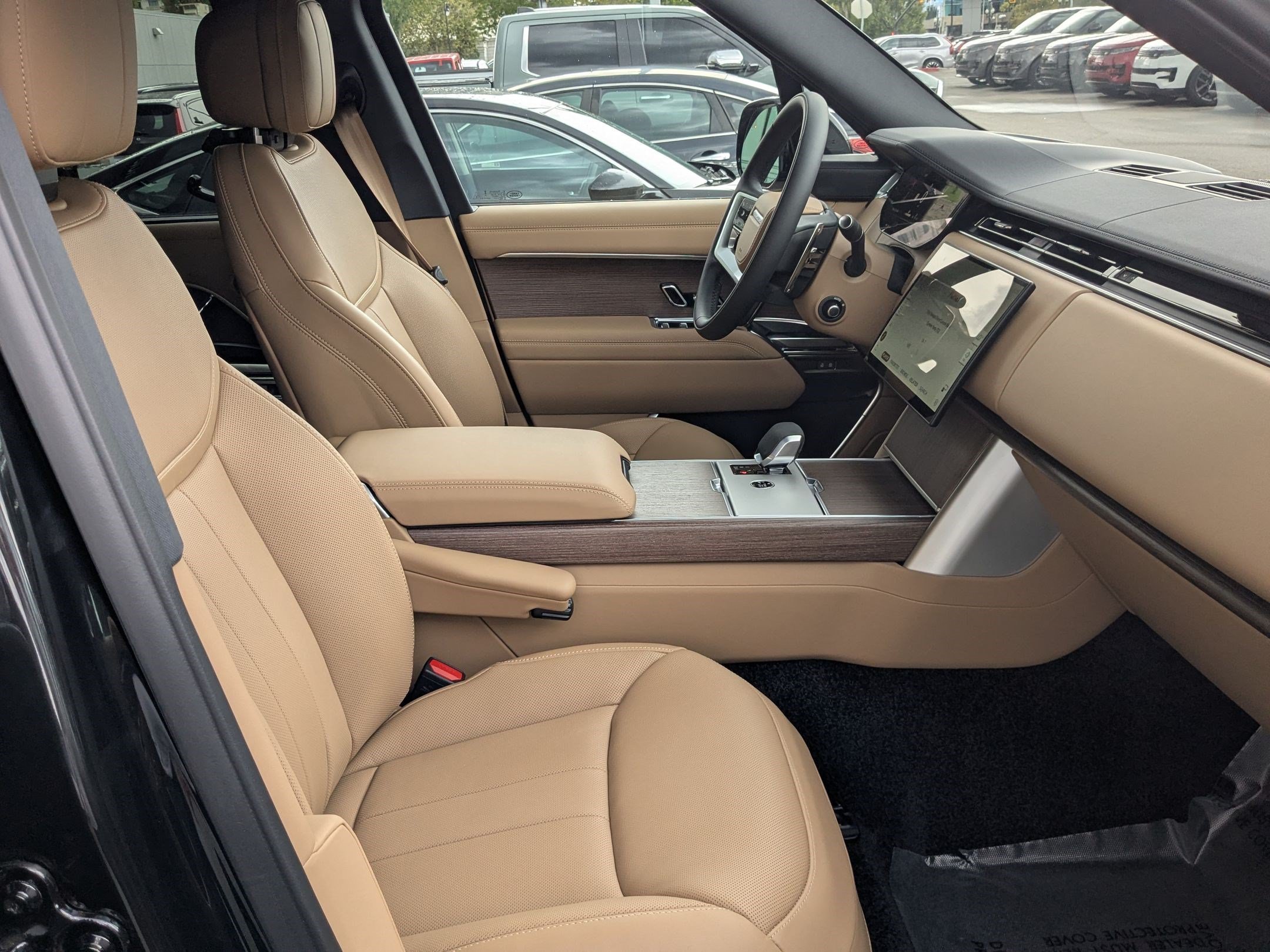 New 2026 Santorini Black Land Rover P530 SE image 32