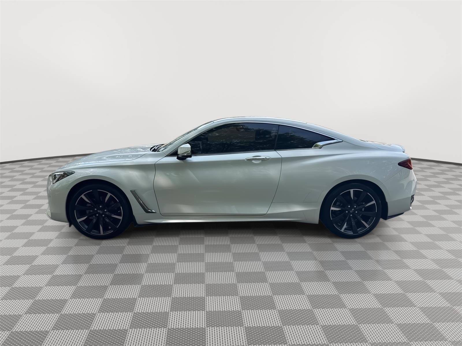 Used 2022 Pure White INFINITI LUXE image 9
