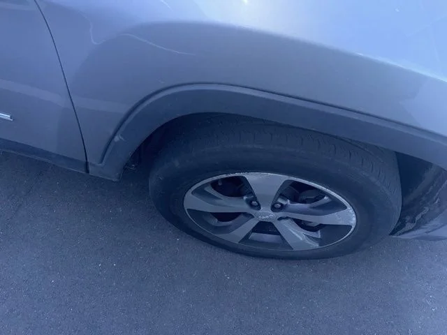 Used 2019 Silver Jeep Limited image 4