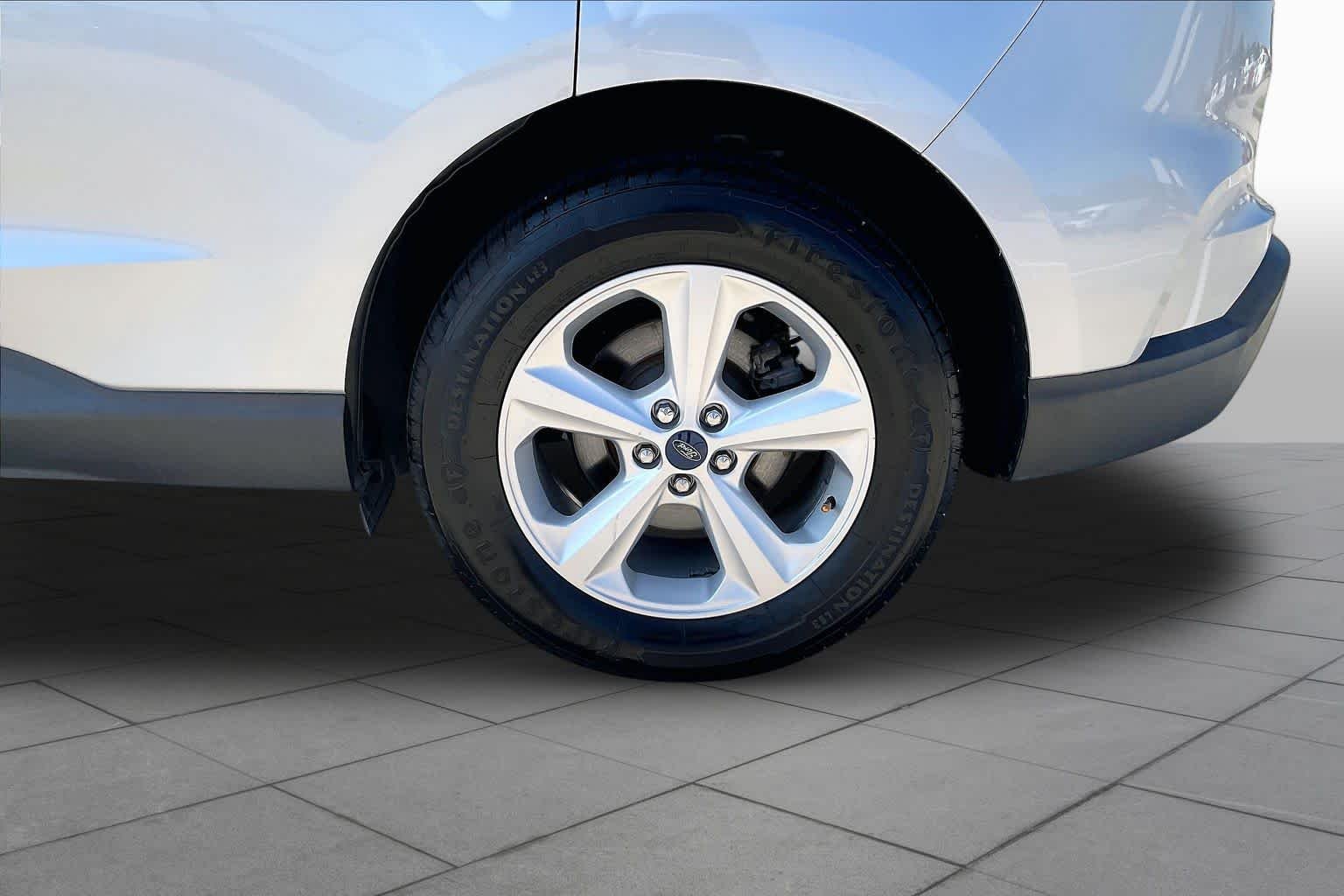 Used 2019 Ingot Silver Metallic Ford SE image 11