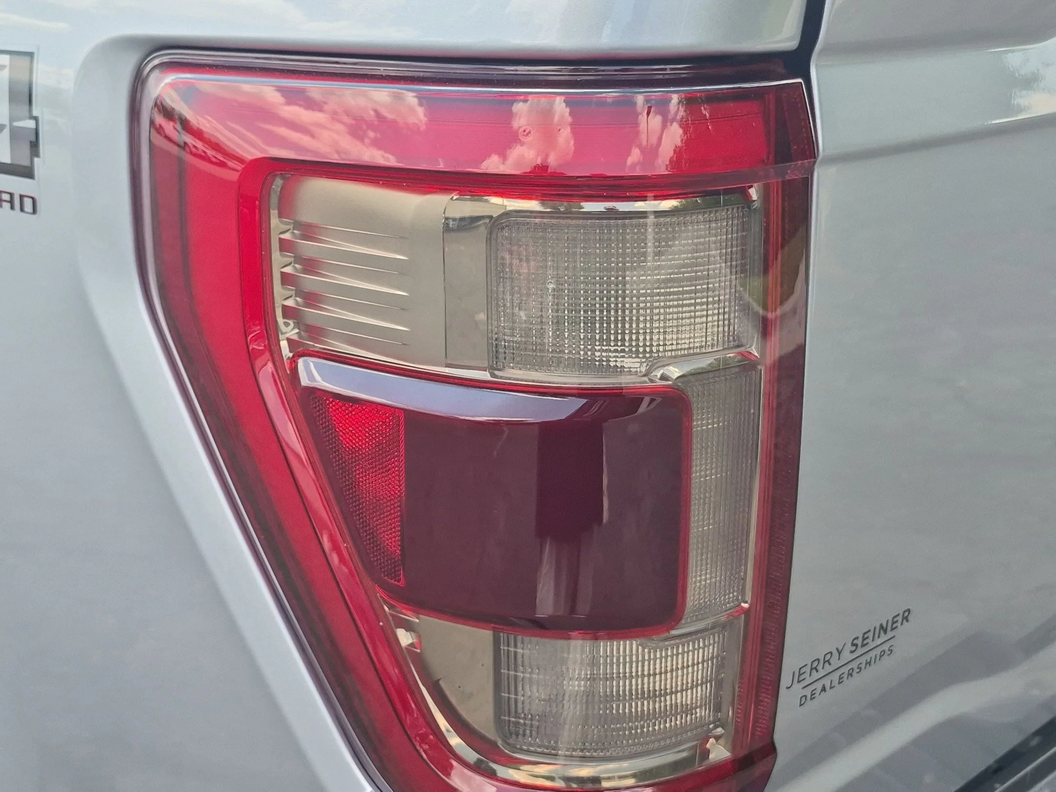 Used 2021 Silver Metallic Ford LARIAT image 11