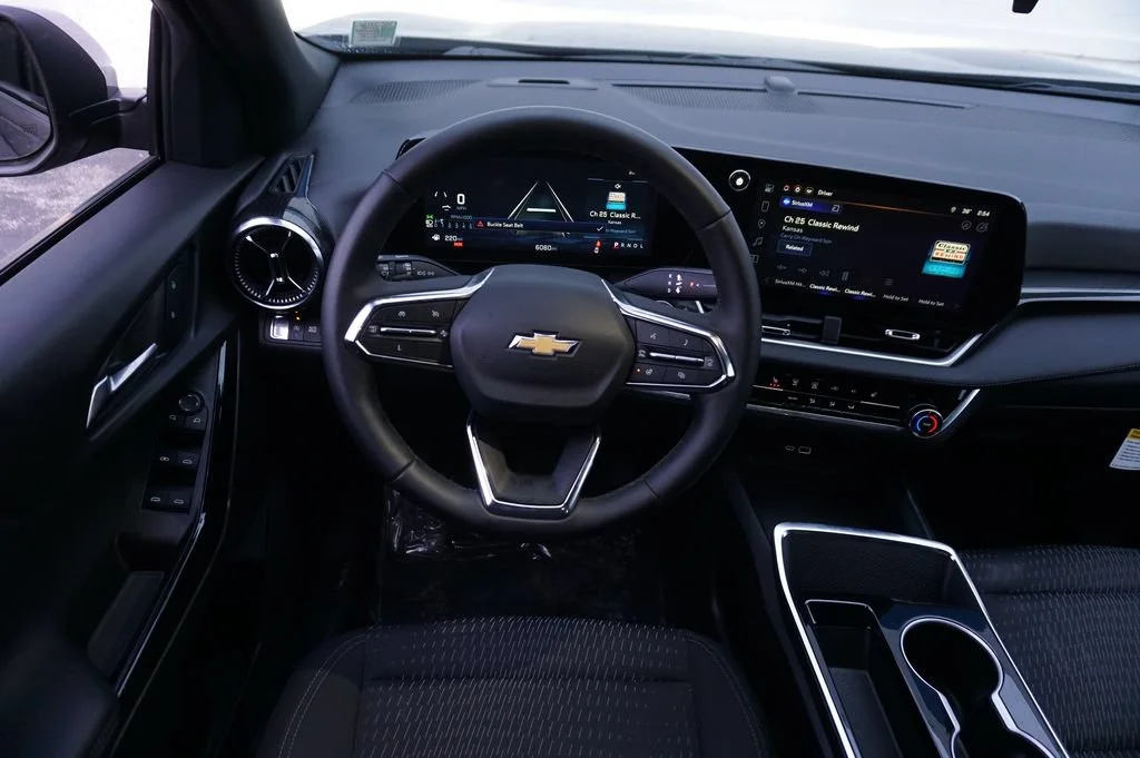 2027 Chevrolet Equinox LT - Photo 12