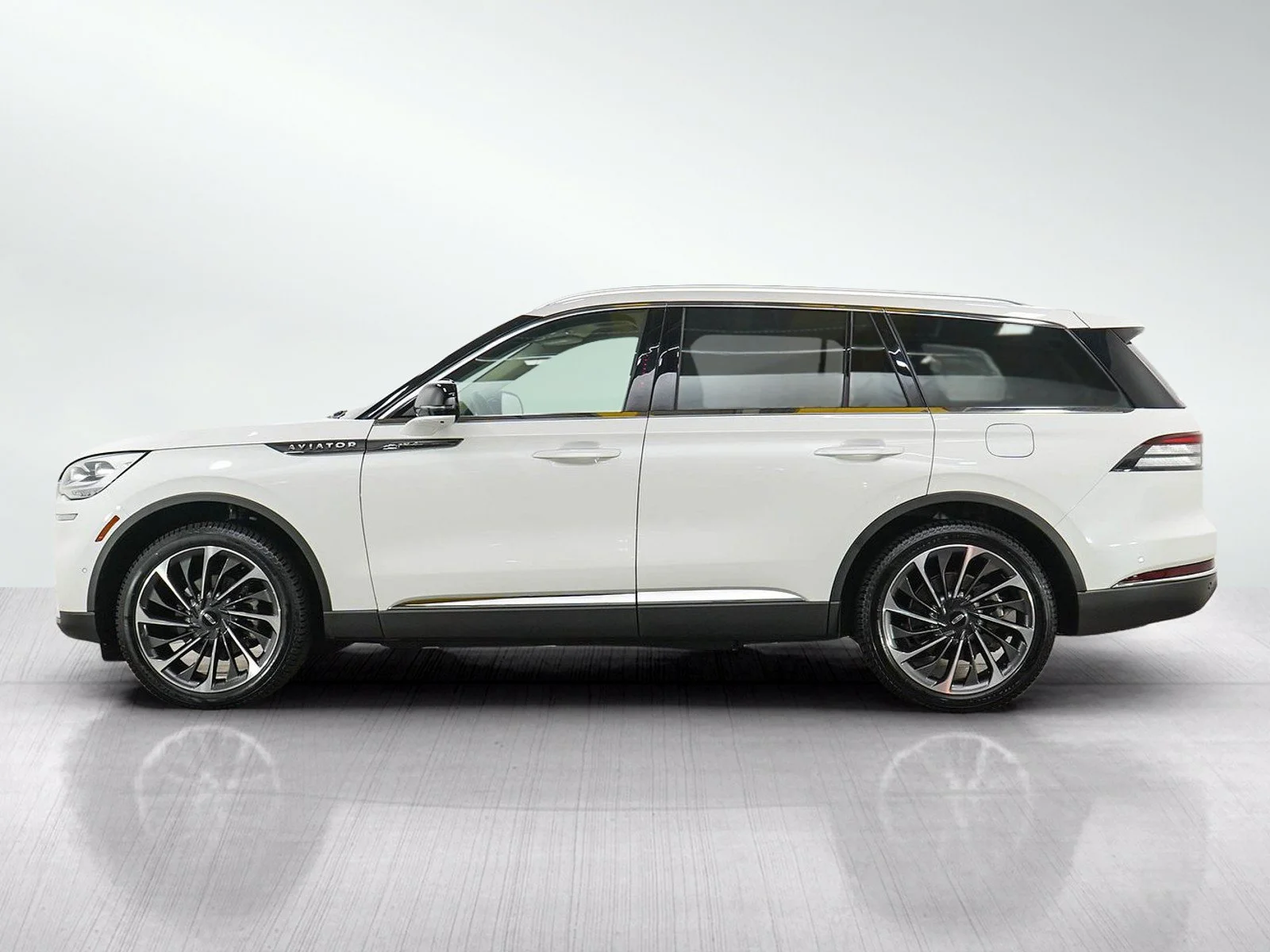 Used 2022 Lincoln Aviator Reserve with VIN 5LM5J7XC0NGL18168 for sale in Bloomington, Minnesota