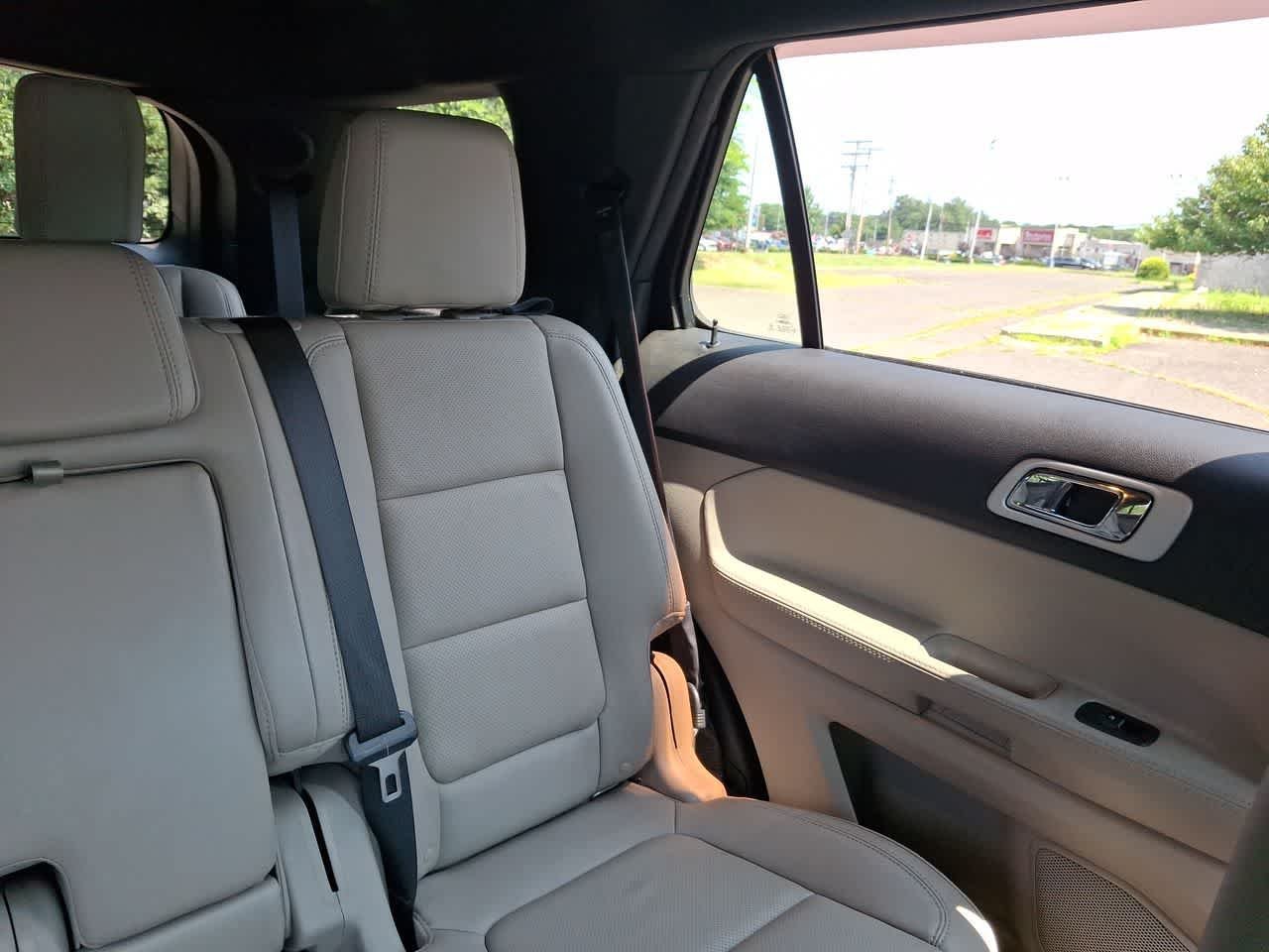 Used 2015 Bronze Fire Metallic Tinted Clearcoat Ford Limited image 14