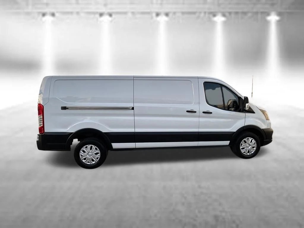 Used 2022 Oxford White Ford Base image 3