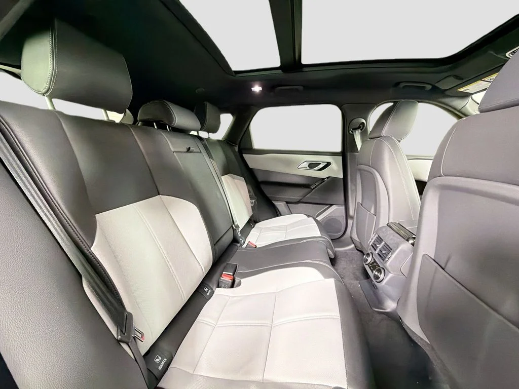 New 2026 Santorini Black Land Rover Belgravia Edition image 29